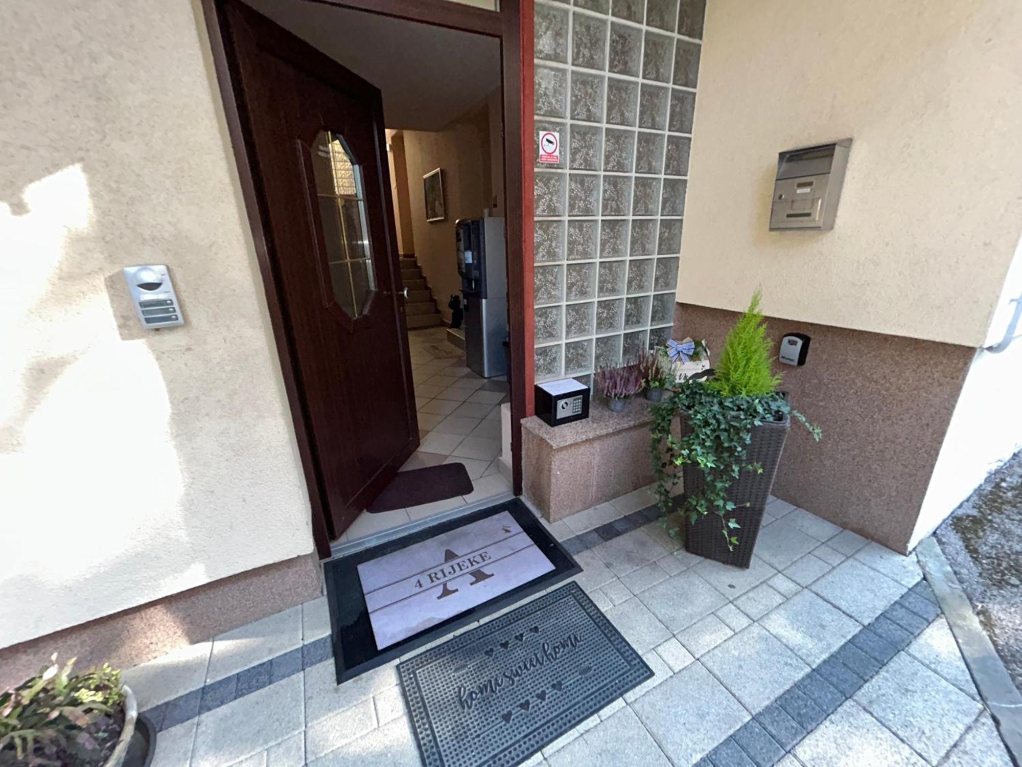 Apartments & Rooms 4 Rijeke Karlovac Ngoại thất bức ảnh